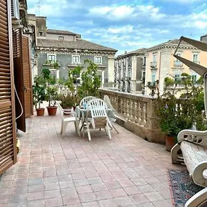Apartament John Mary House, Katania